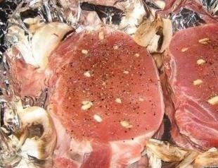 Свинина с грибами и сыром в духовке: самые удачные рецепты