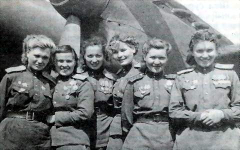 Женщины герои второй мировой. За четыре военных года высшей награды страны были удостоены девять десятков женщин, защищавших родину с оружием в руках